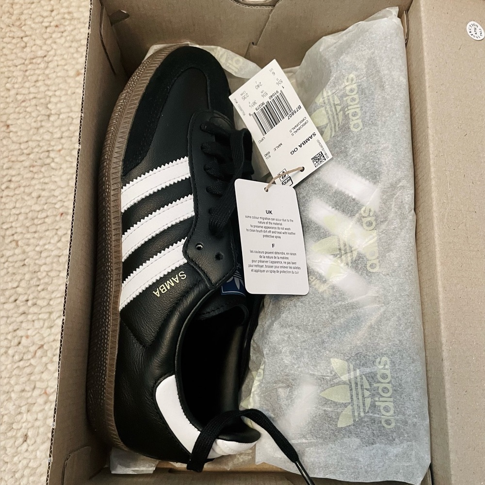 NWT Never Worn! Adidas Sambas Black/White/Gum, W7 M6